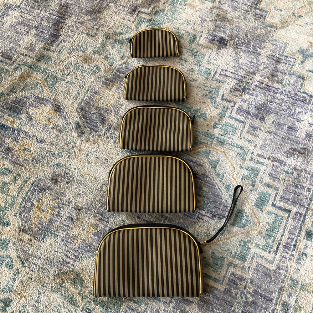 Set of 5 cosmetic bags